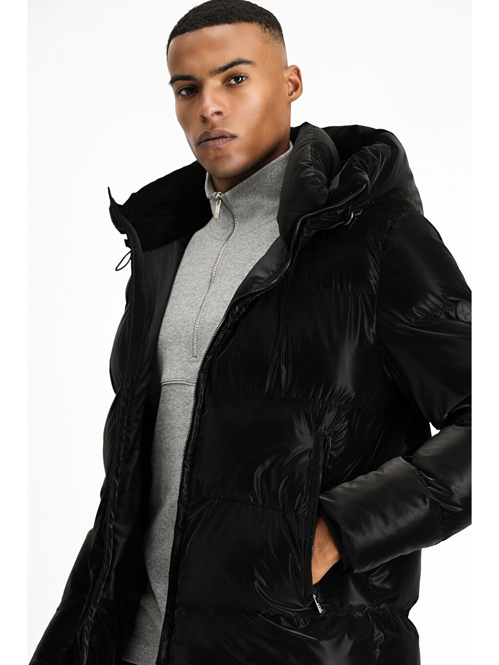 Siyah Kapüşonlu Şişme Deri Görünümlü Mont-4