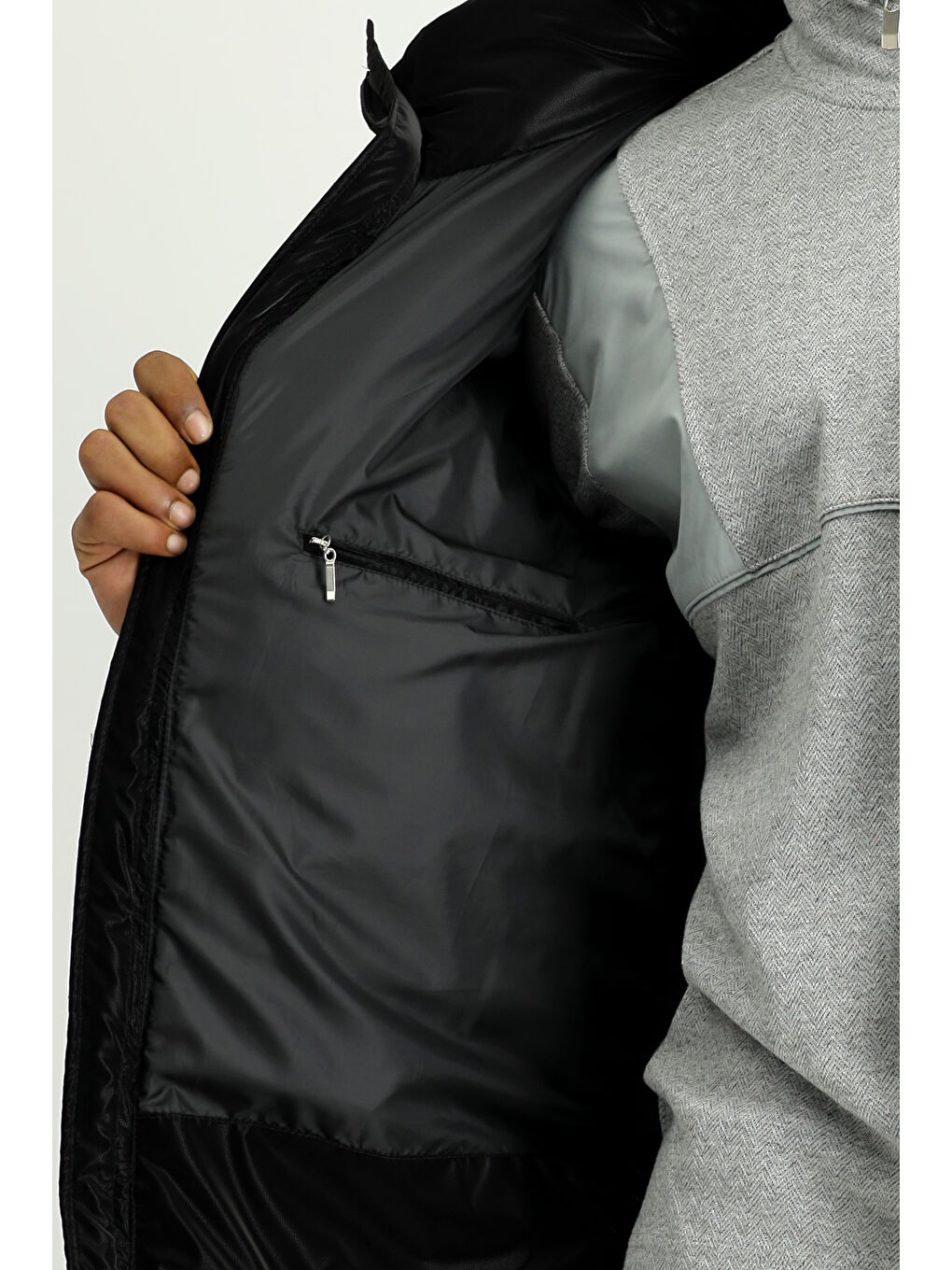 Siyah Kapüşonlu Şişme Deri Görünümlü Mont-7