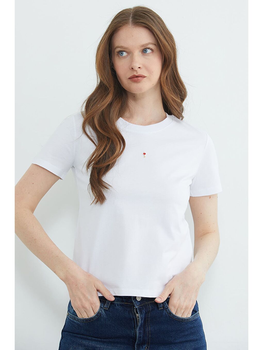 Beyaz Anahtar Aksesuarlı Bisiklet Yaka Tişört-2