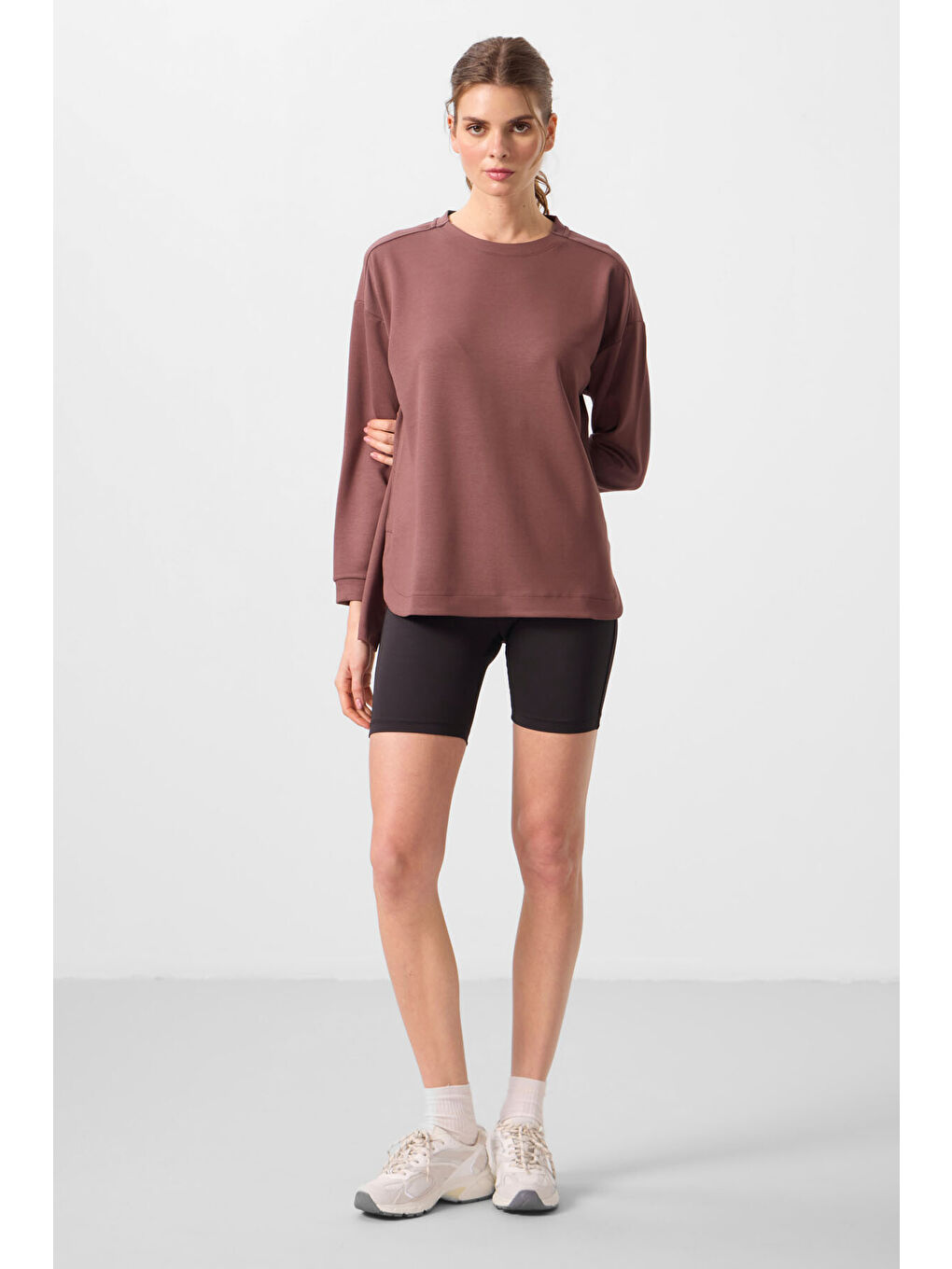 Kahverengi Yumuşak Dokulu O Yaka Rahat Form Kadın Tunik Sweatshirt - 97305-1