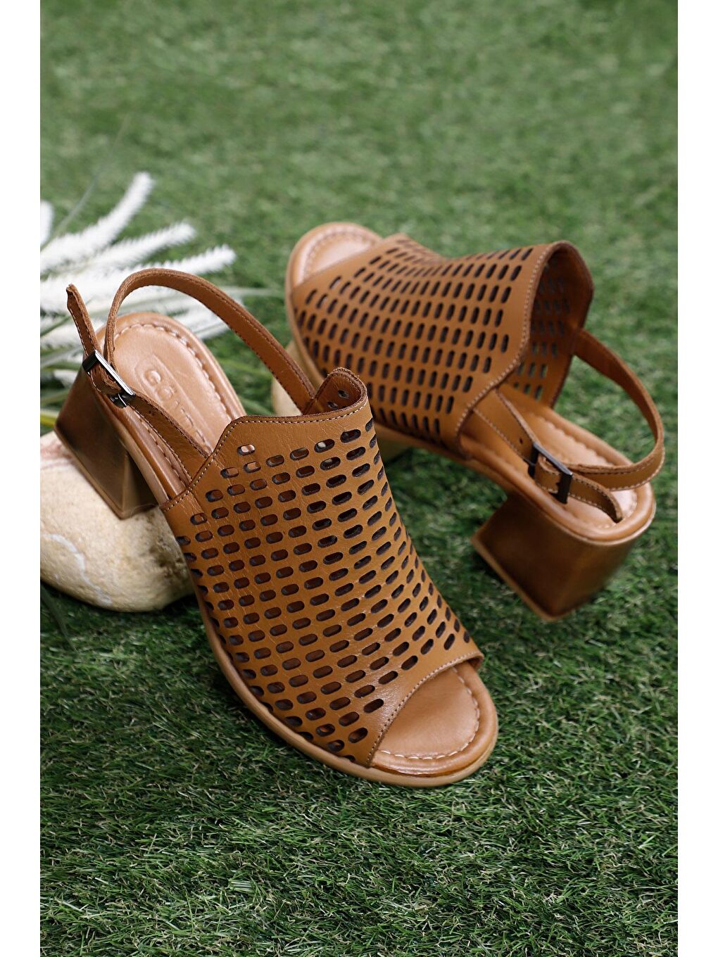 Siyah Gön Hakiki Deri Topuklu Kadın Sandalet 45044