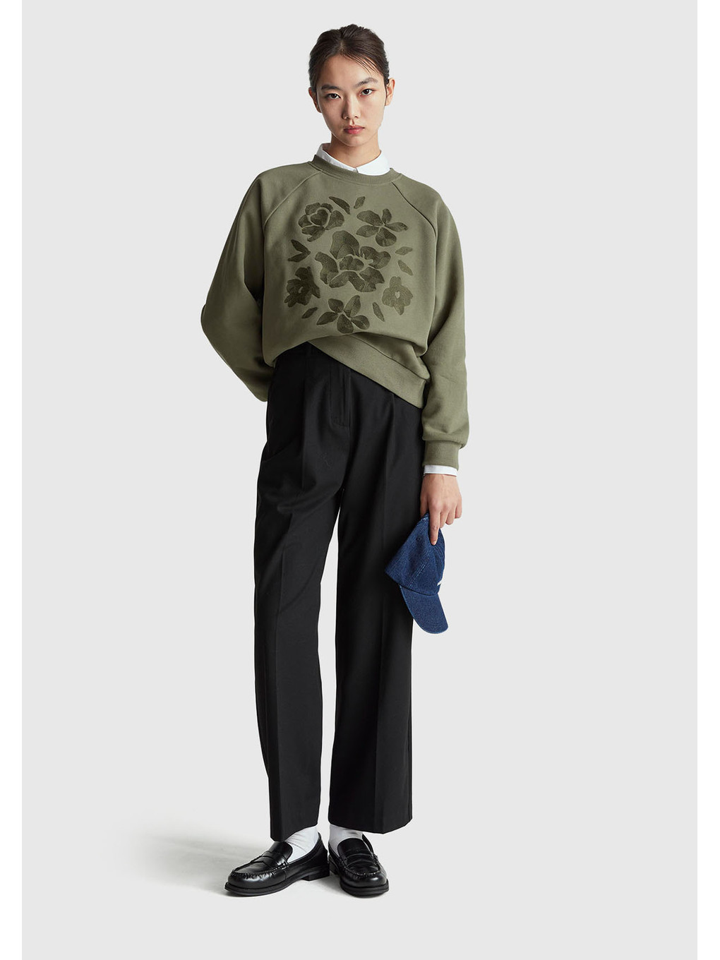 Kadın Haki Pamuk Karışımlı Önü Çiçek Desenli Bisiklet Yaka Sweatshirt-4