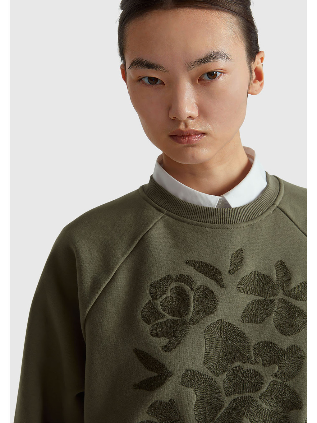 Kadın Haki Pamuk Karışımlı Önü Çiçek Desenli Bisiklet Yaka Sweatshirt-5
