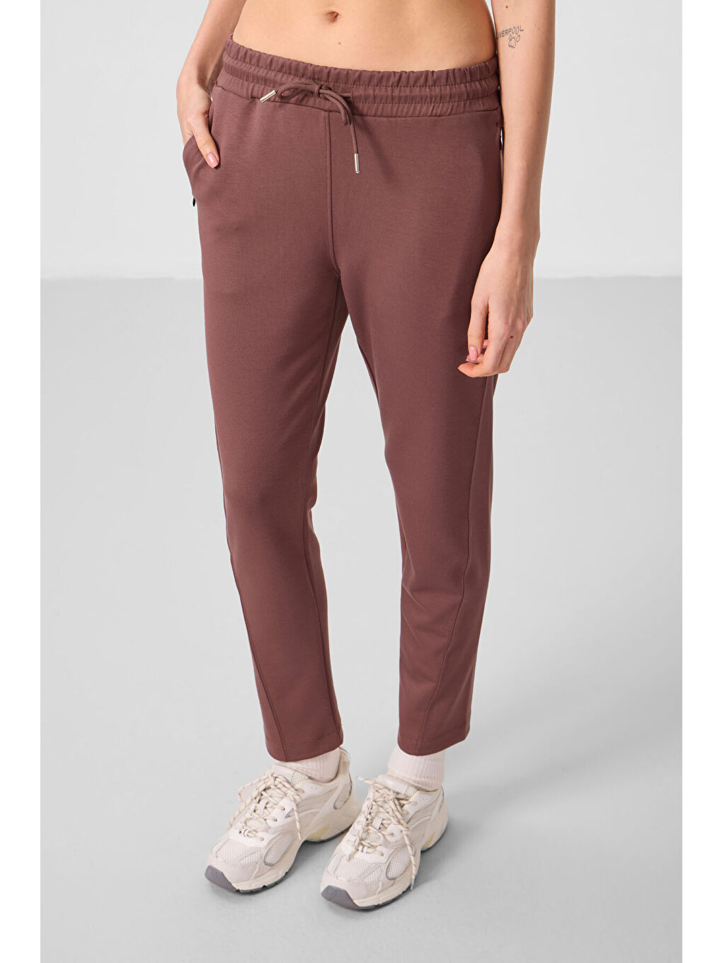 Kahverengi Yumuşak Dokulu Gizli Fermuarlı Dar Paça Kadın Pantolon - 94668-3