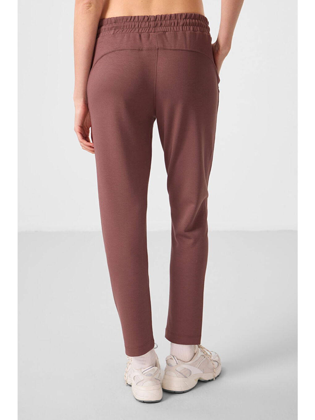 Kahverengi Yumuşak Dokulu Gizli Fermuarlı Dar Paça Kadın Pantolon - 94668-4