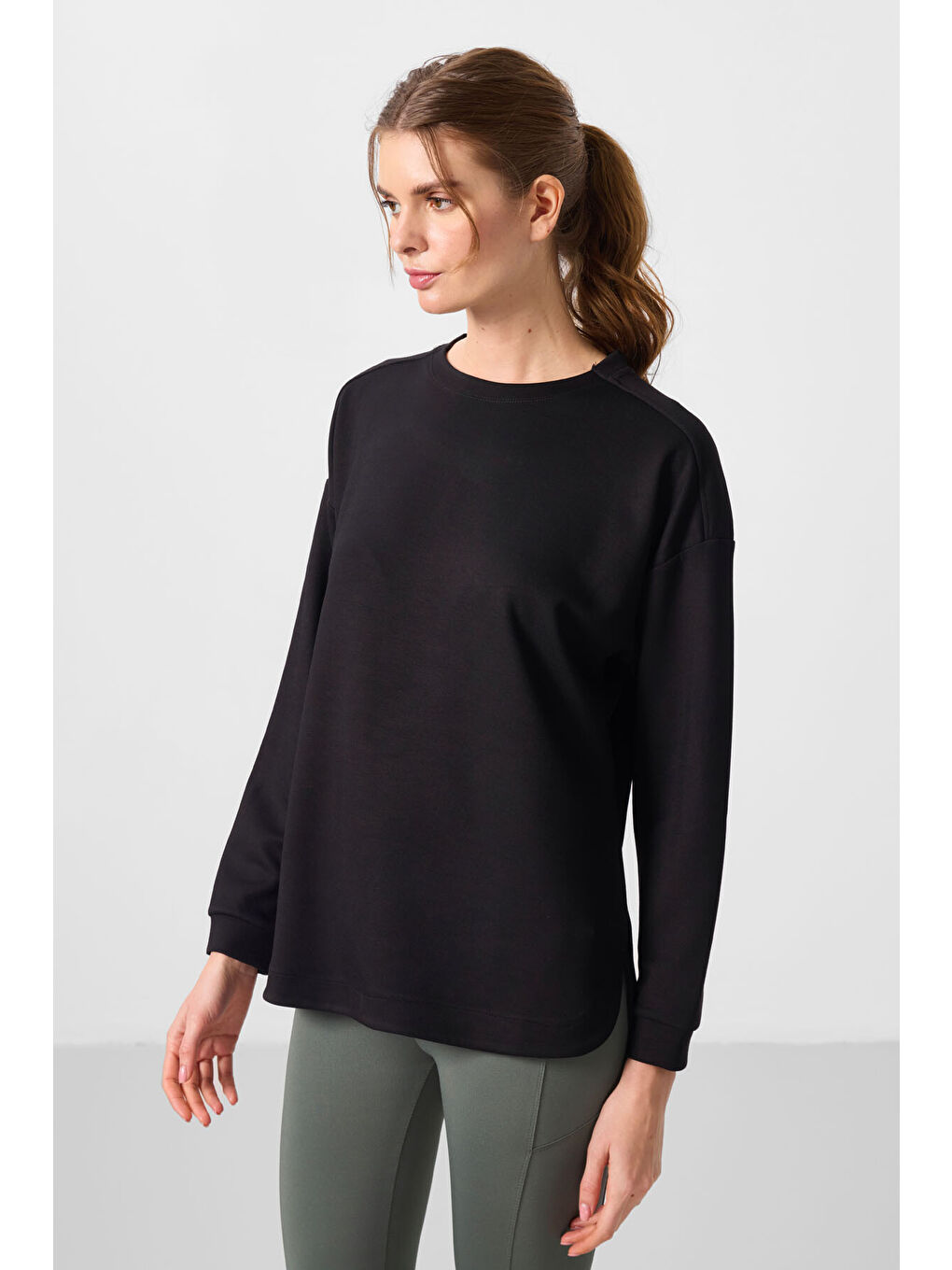 Siyah Yumuşak Dokulu O Yaka Rahat Form Kadın Tunik Sweatshirt - 97305-3