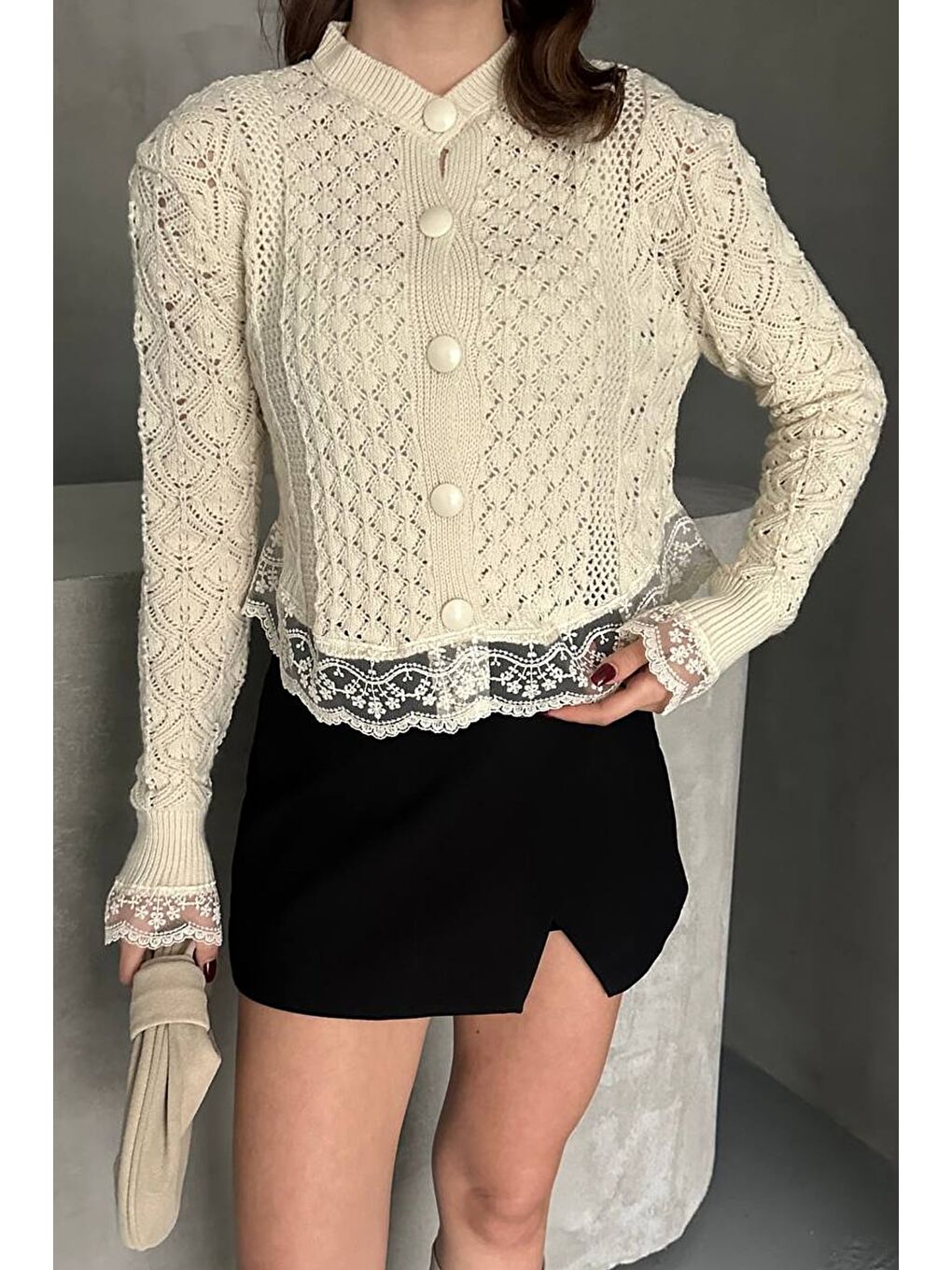 Ekru Dantelli Düğmeli Bisiklet Yaka Triko Hırka-2