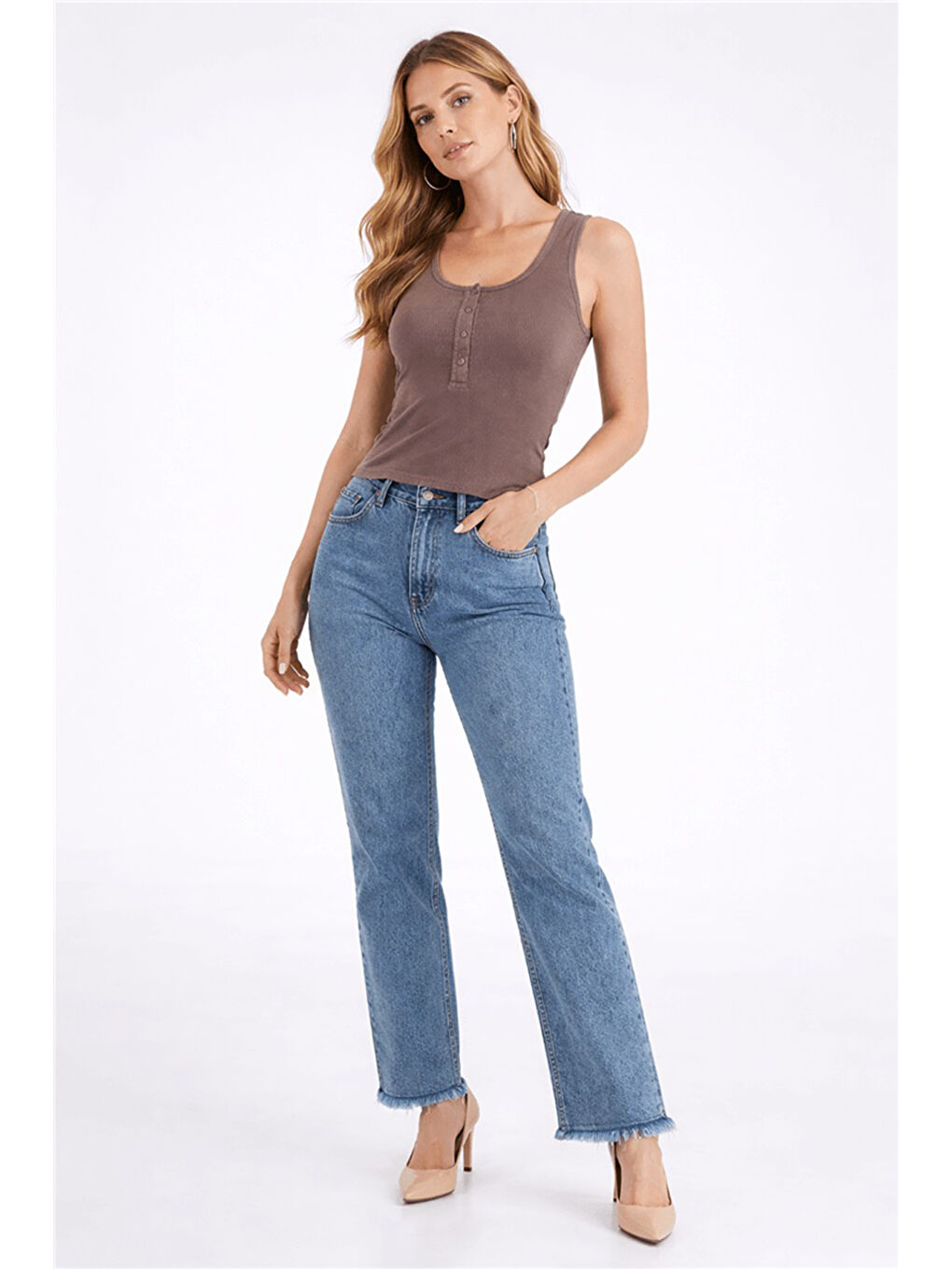 Kahverengi Pamuklu Slim Fit Çıtçıt Detaylı Yuvarlak Yaka Kadın Atlet 26Y0059K1-1