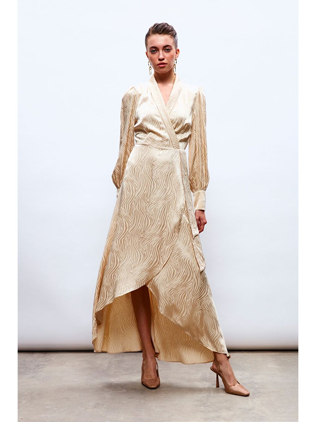 Kruvaze Desenli Uzun Elbise - Bej