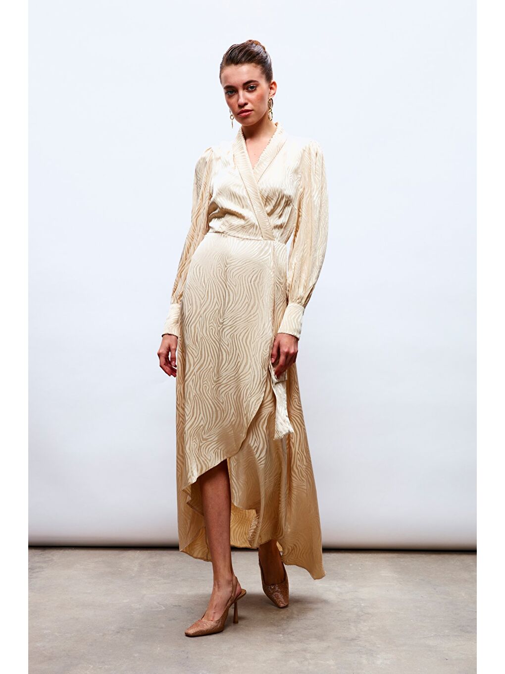 Kruvaze Desenli Uzun Elbise - Bej-1