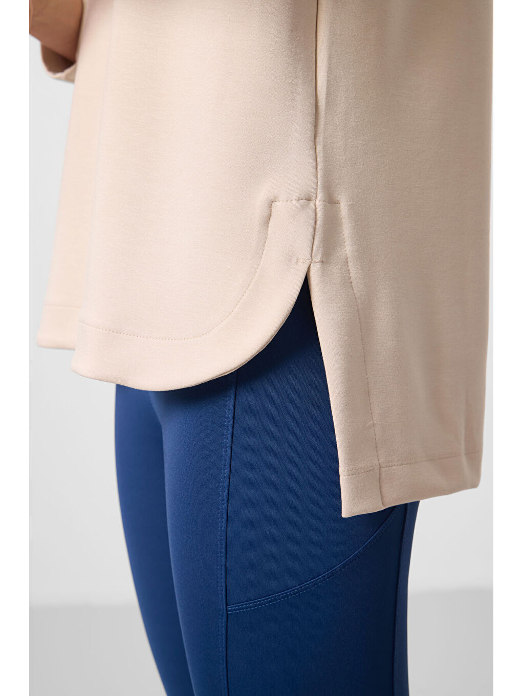 Bej Yumuşak Dokulu O Yaka Rahat Form Kadın Tunik Sweatshirt - 97305-2