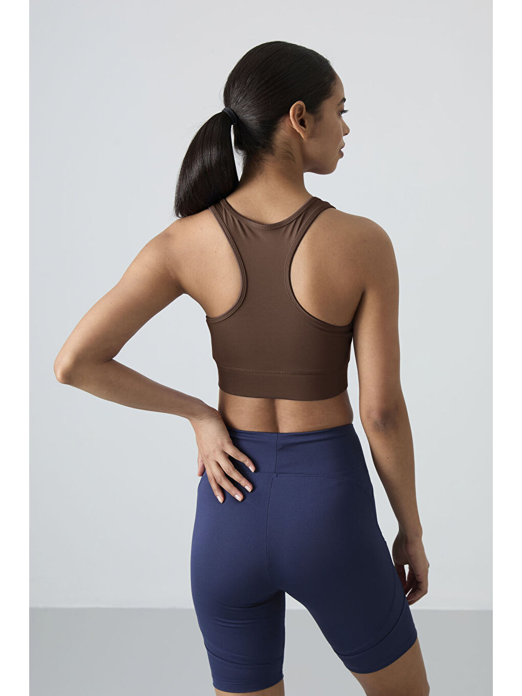 Kahverengi Sırt Detaylı Dar Kalıp U Yaka Kadın Spor Büstiyer - 97120-4