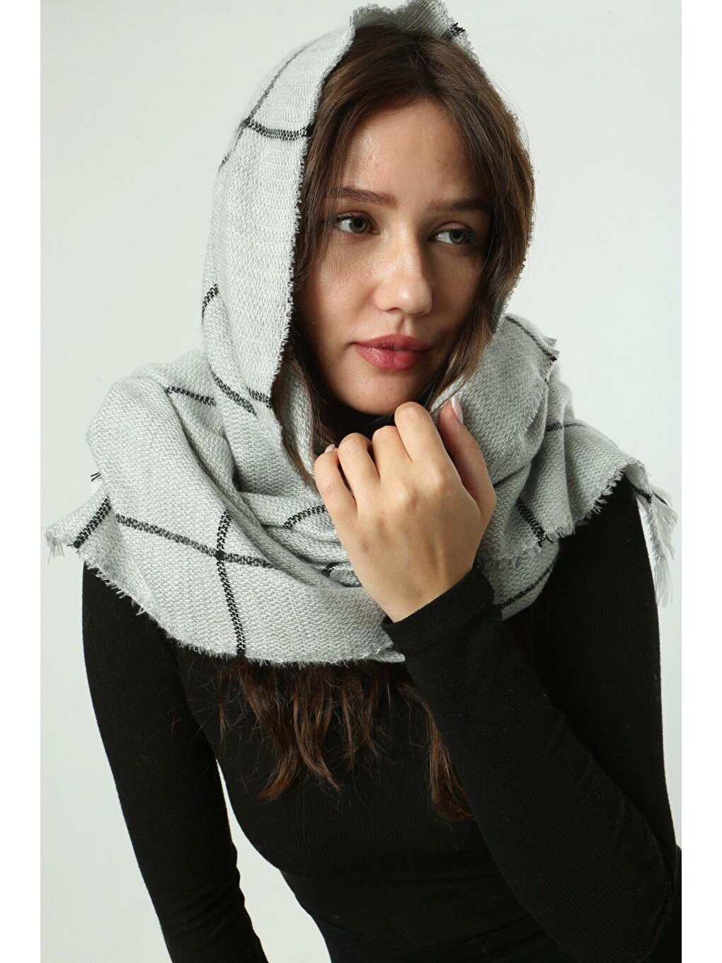 Kadın Gri Kare Desenli Atkı - Şal 70x180 cm SAL1210-1