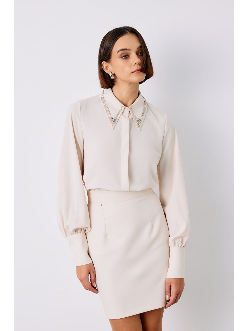 Yaka İşlemeli Gömlek - Bej