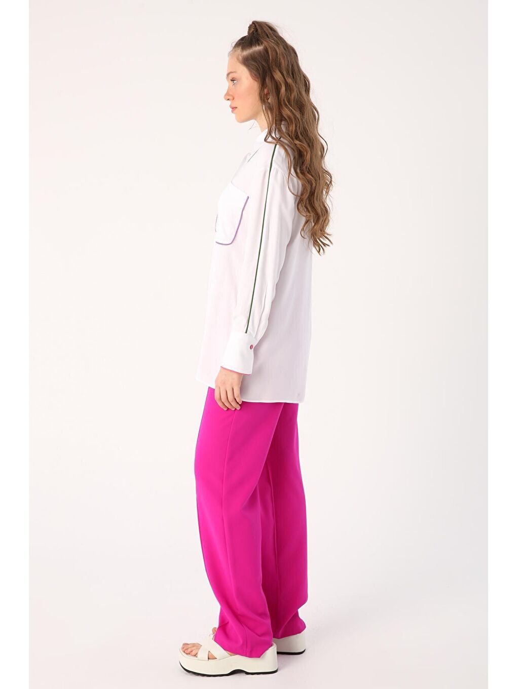 Beyaz Renkli Biye Detaylı Viscon Gömlek-2