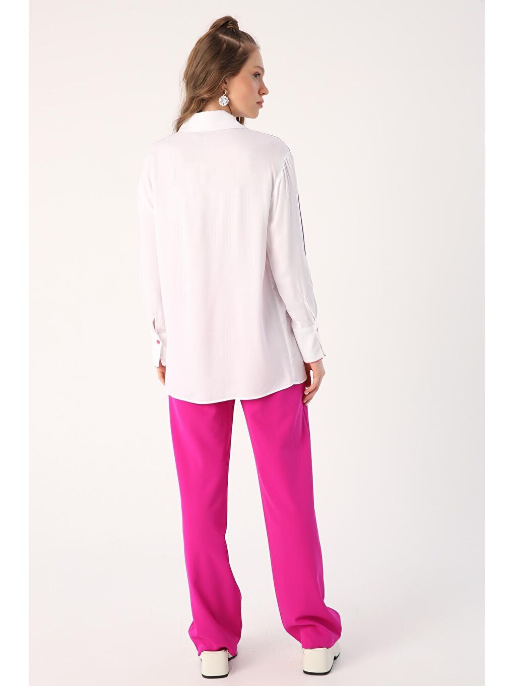 Beyaz Renkli Biye Detaylı Viscon Gömlek-3