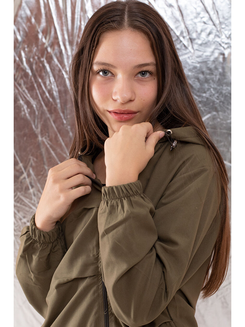 Haki Kapüşonlu Fermuarlı Kız Çocuk Paraşüt Ceket 18500-1