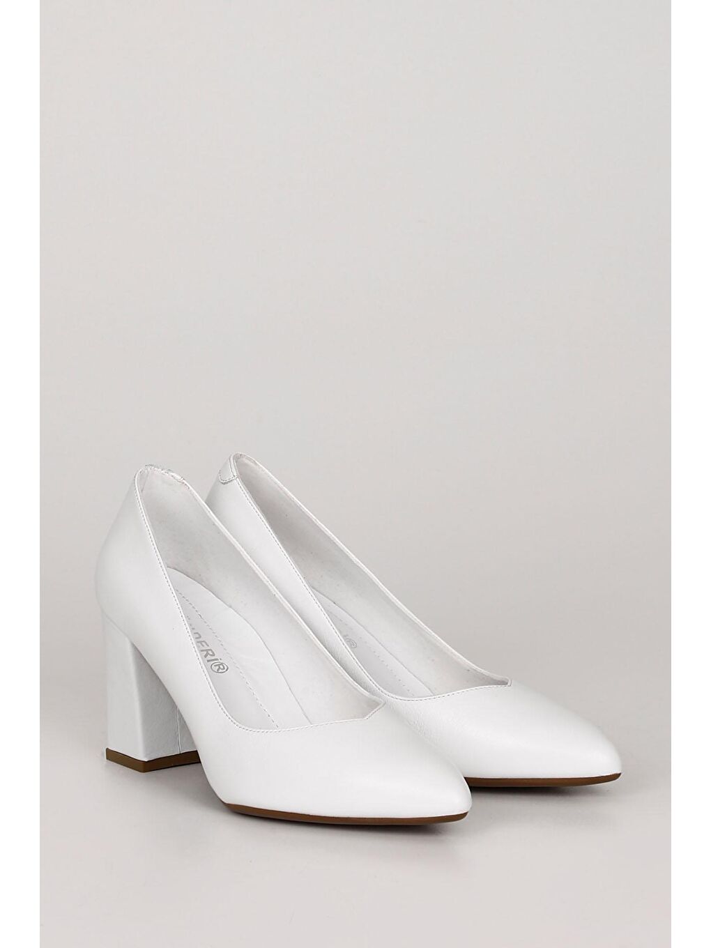 Beyaz BEYAZ  Hakiki Deri Sivri Burun Yüksek Kalın Topuklu Kadın Ayakkabı 24171-1