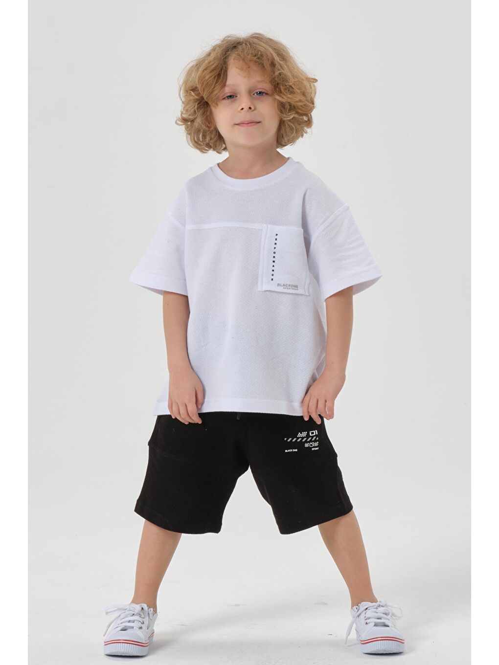 Beyaz Erkek Çocuk Şort Bisiklet Yaka Üst Takım