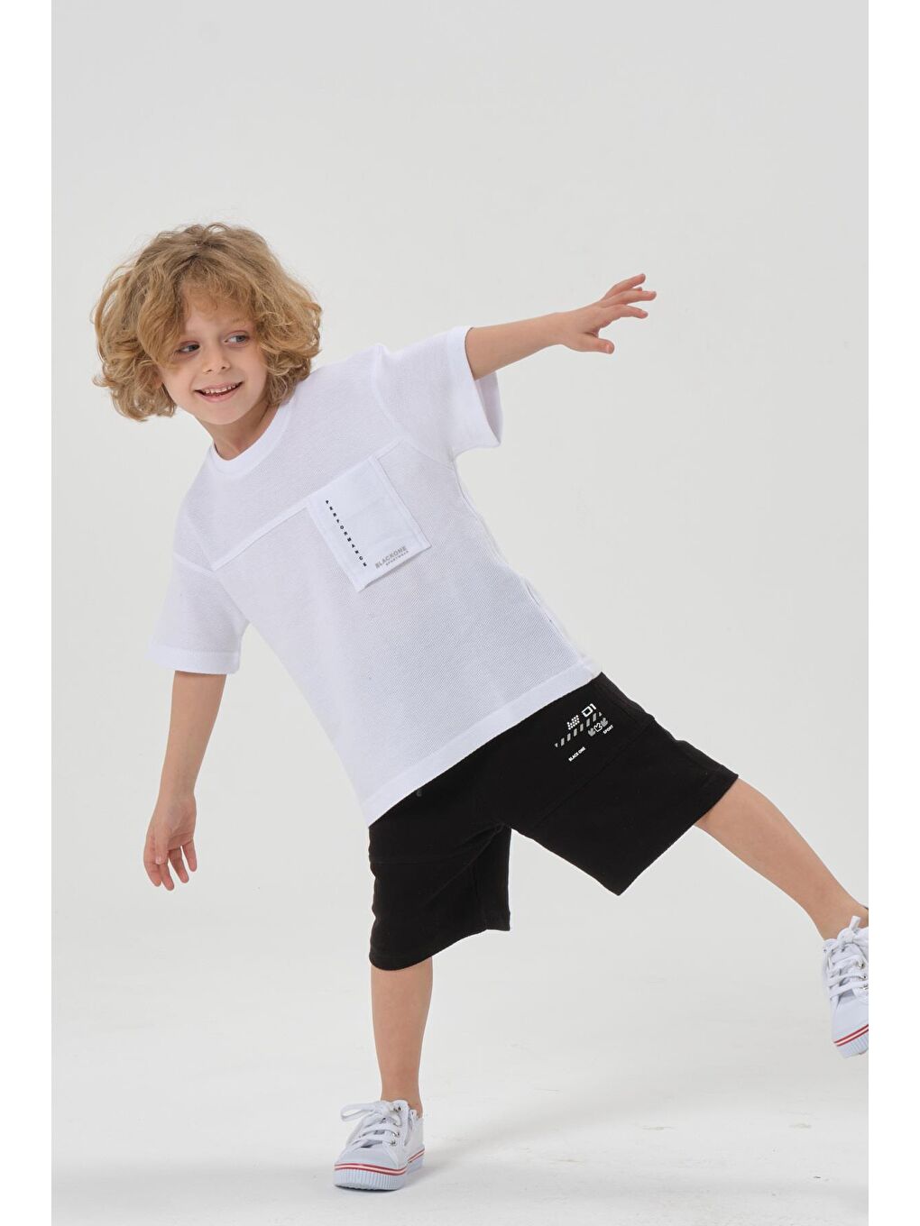 Beyaz Erkek Çocuk Şort Bisiklet Yaka Üst Takım-1