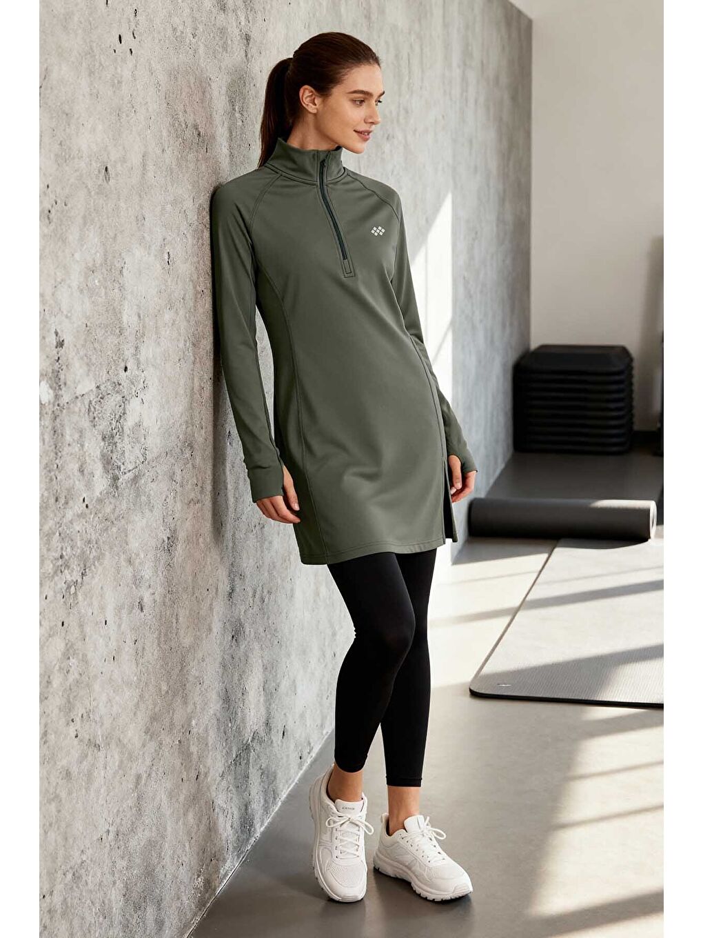 Haki Yarım Fermuarlı Dik Yaka Standart Kalıp Kadın Sporcu Tunik - 97309-3