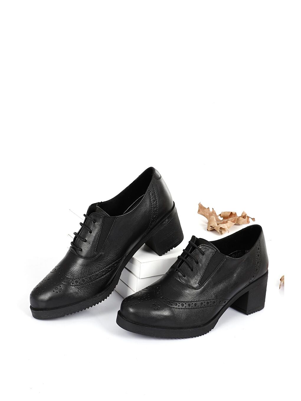 Siyah SİYAH  Hakiki Deri Yuvarlak Burun Orta Topuklu Kauçuk Taban Bağcıklı Kadın Ayakkabı 24231