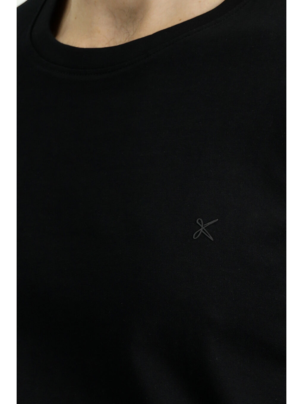 Siyah Bisiklet Yaka Slim Fit Dar Kesim Pamuk %100 Pamuk Tişört-4