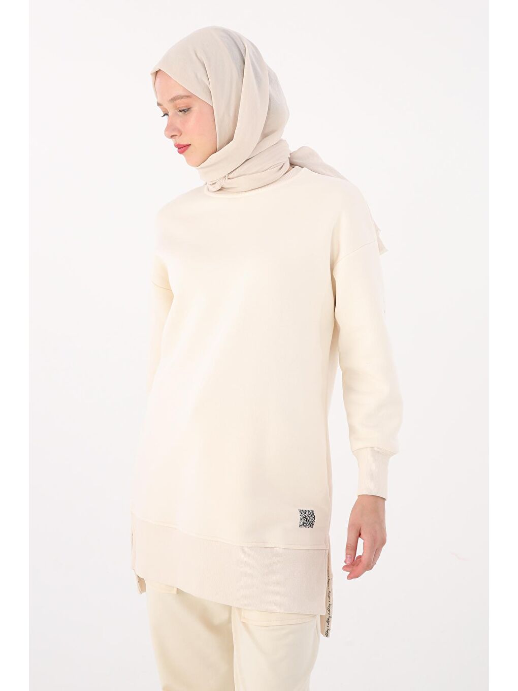 Ekru Baskılı Yanları Yırtmaçlı Şardonlu Sweat Tunik