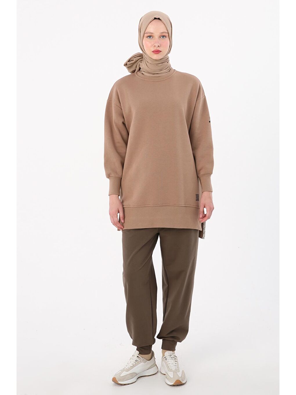 Bej Vizon Baskılı Yanları Yırtmaçlı Şardonlu Sweat Tunik-1