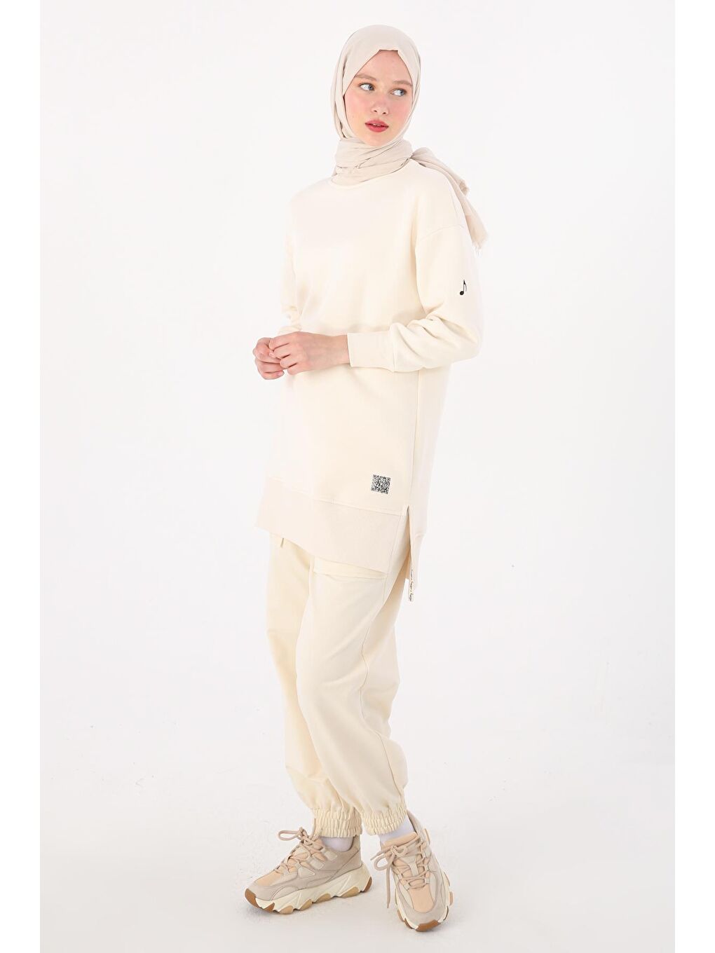 Ekru Baskılı Yanları Yırtmaçlı Şardonlu Sweat Tunik-4