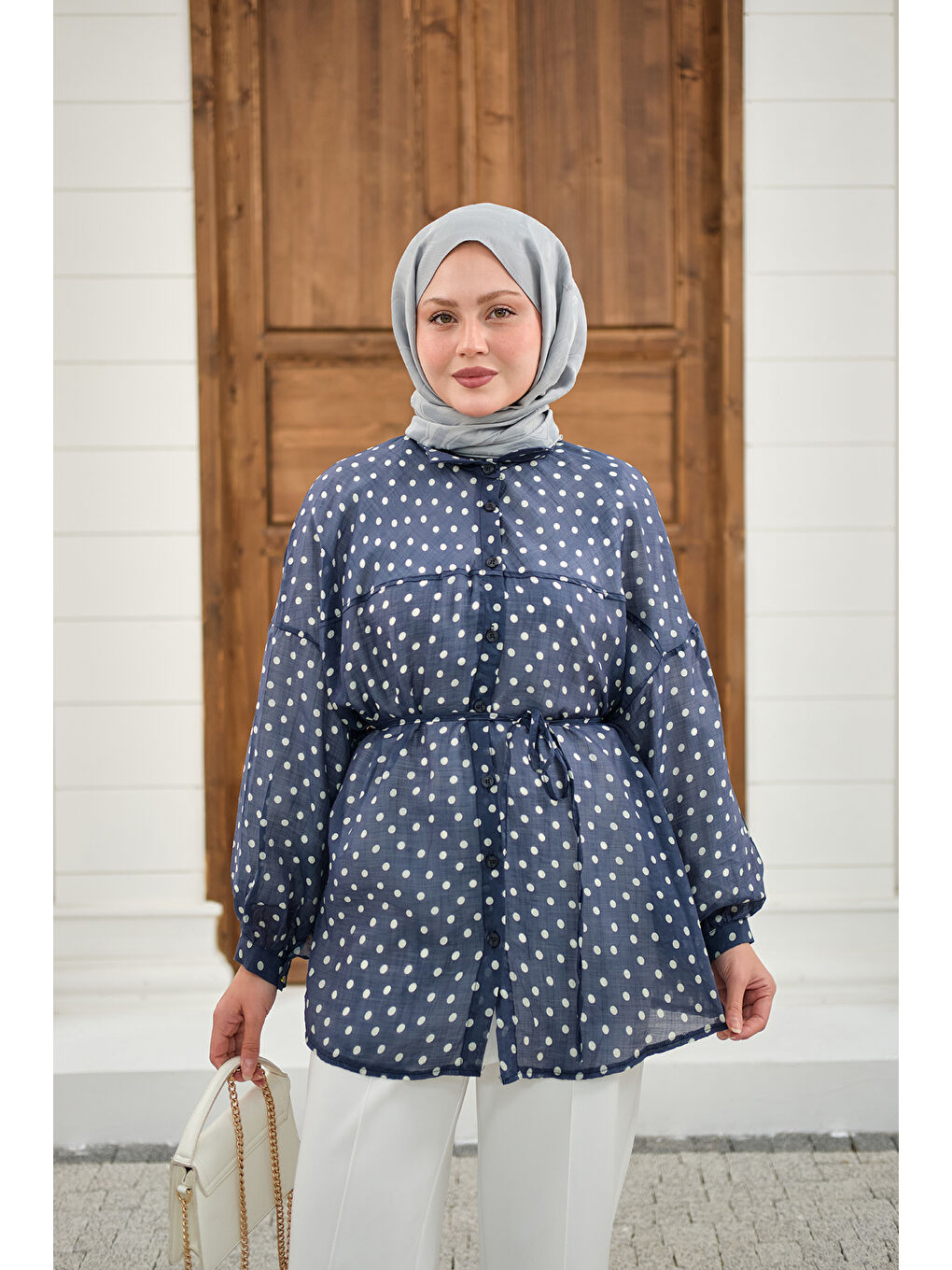 Kadın Puantiyeli Tül Detay Bel Bağlamalı Gömlek Mavi