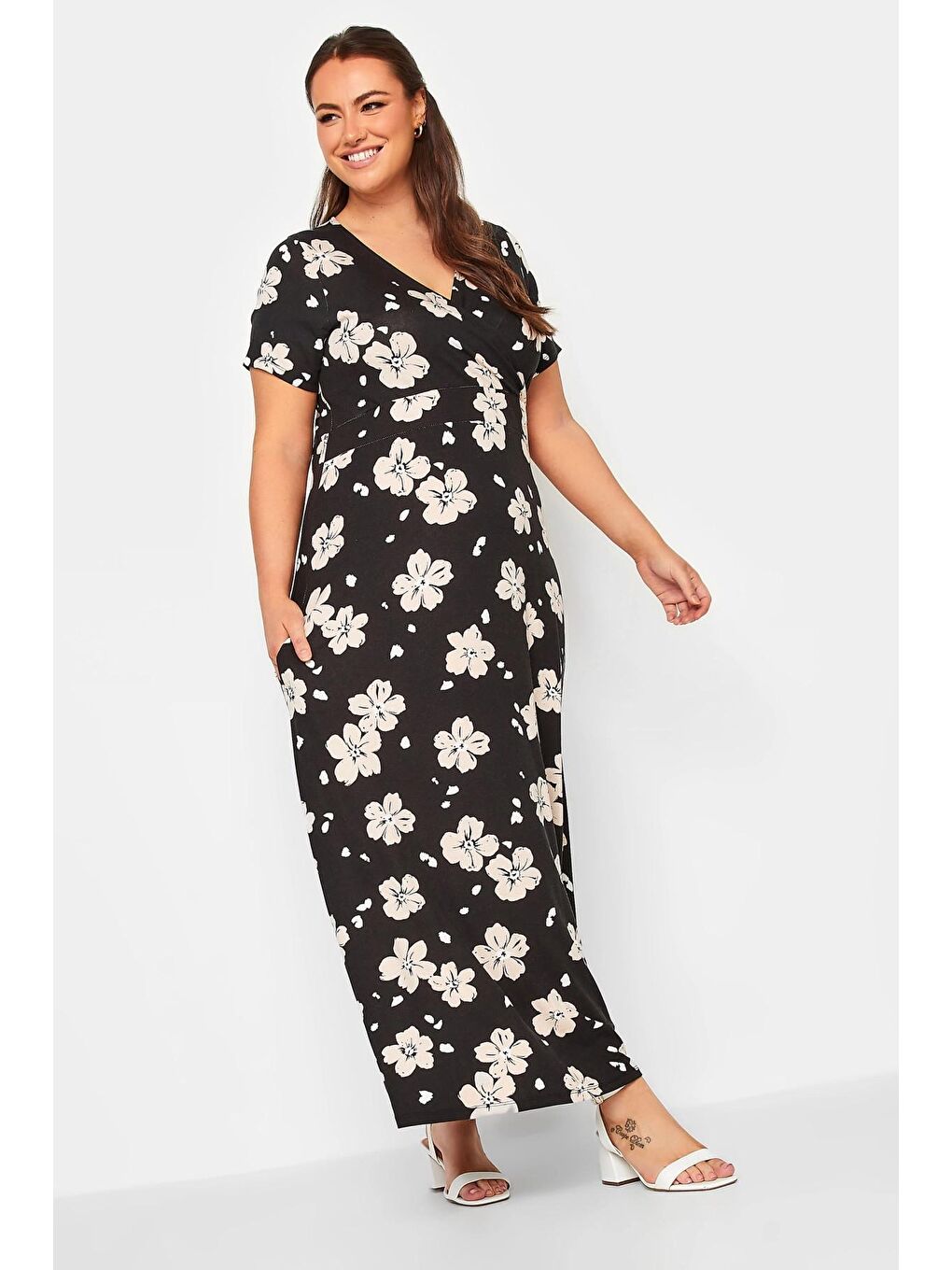 Siyah Büyük Beden Desenli V Yaka Yarım Kol Elastanlı Anvelop Elbise 302228-3