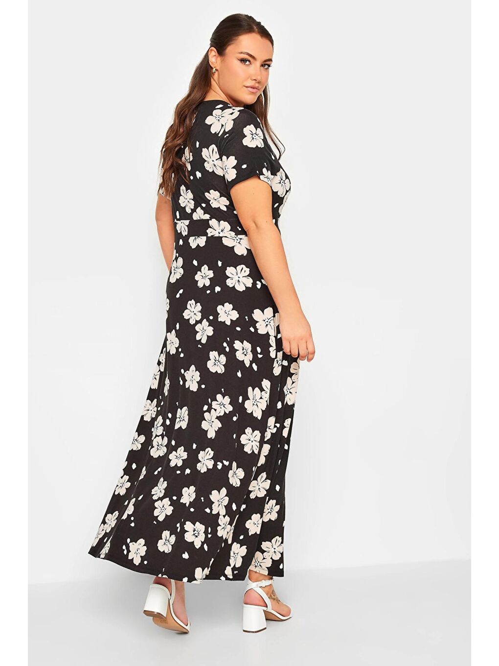 Siyah Büyük Beden Desenli V Yaka Yarım Kol Elastanlı Anvelop Elbise 302228-4