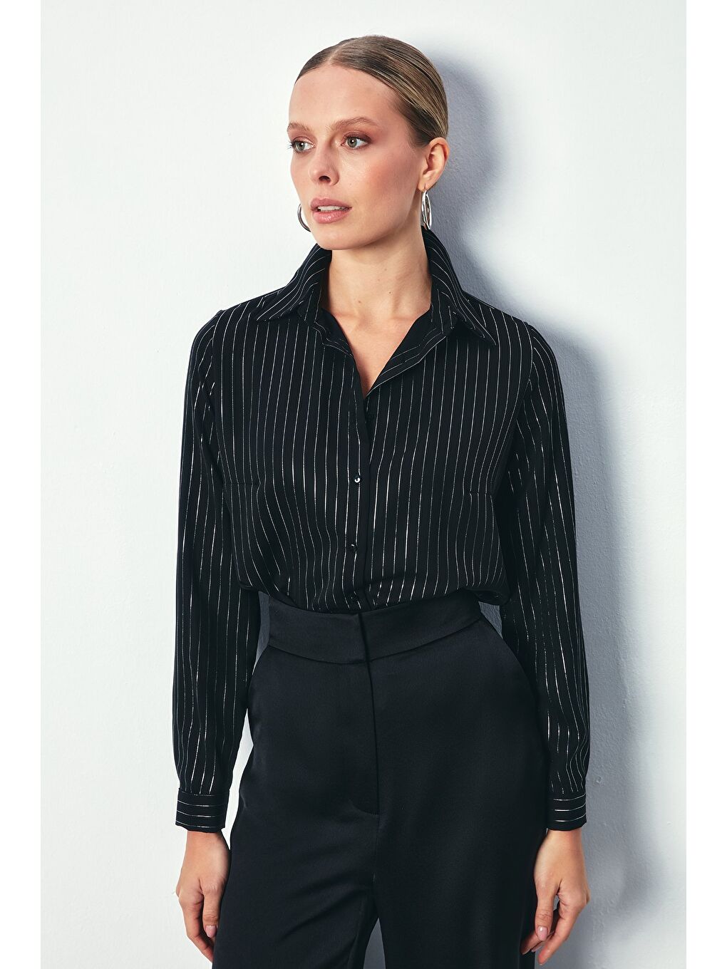 Parlak Çizgili Klasik Gömlek - Siyah-1