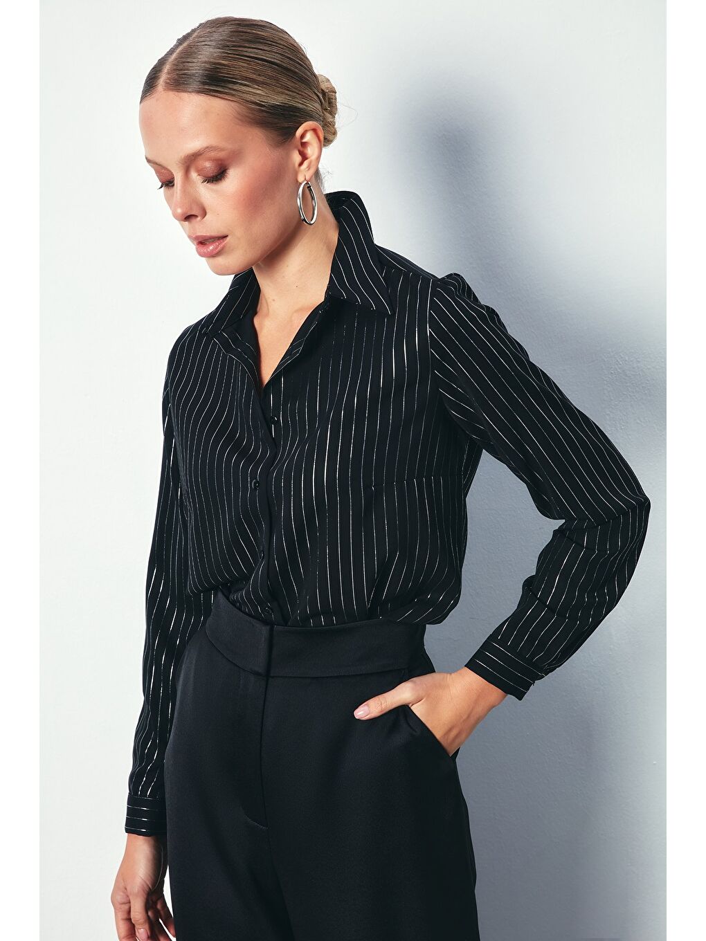 Parlak Çizgili Klasik Gömlek - Siyah-2
