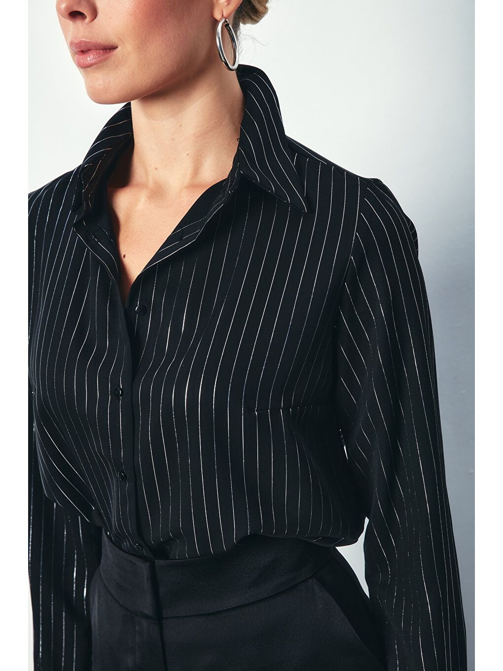 Parlak Çizgili Klasik Gömlek - Siyah-3
