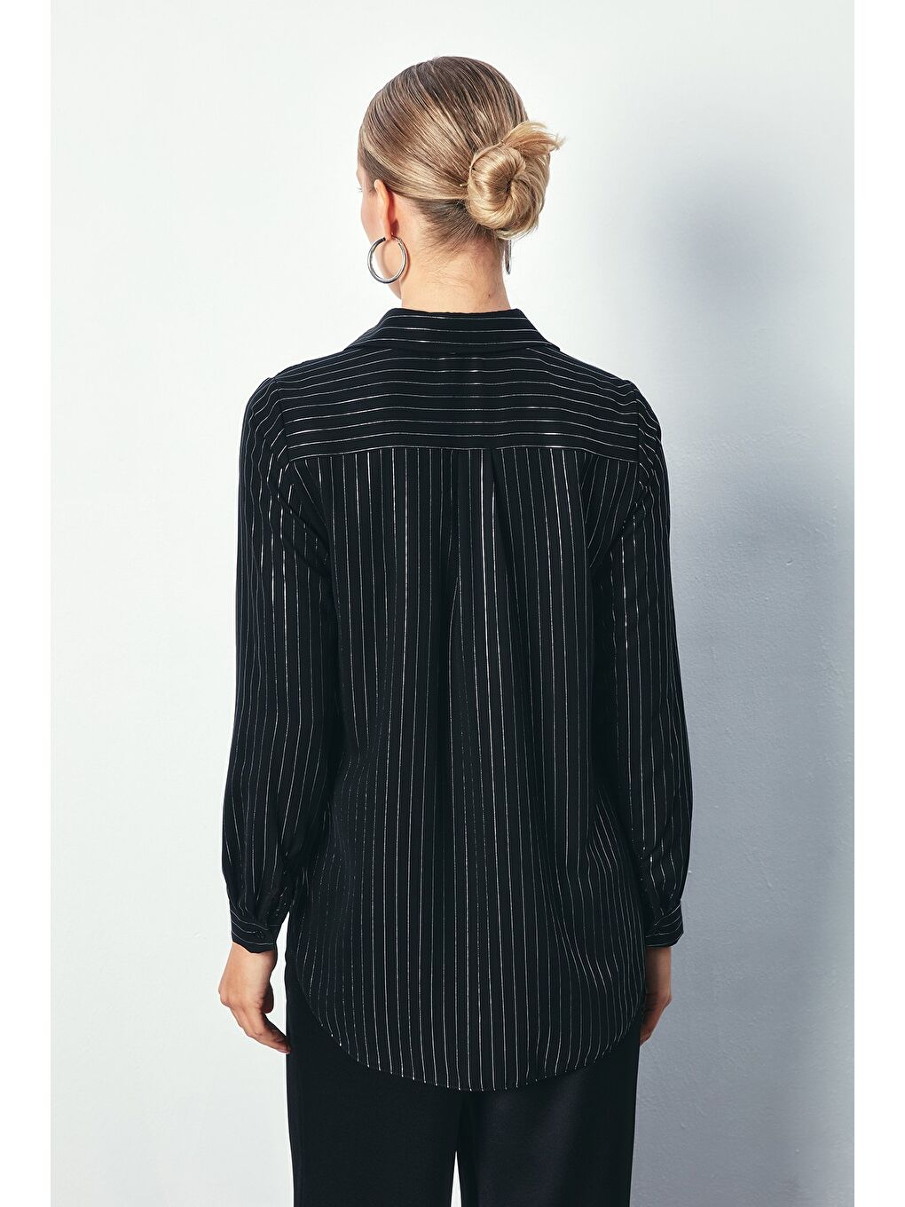 Parlak Çizgili Klasik Gömlek - Siyah-4
