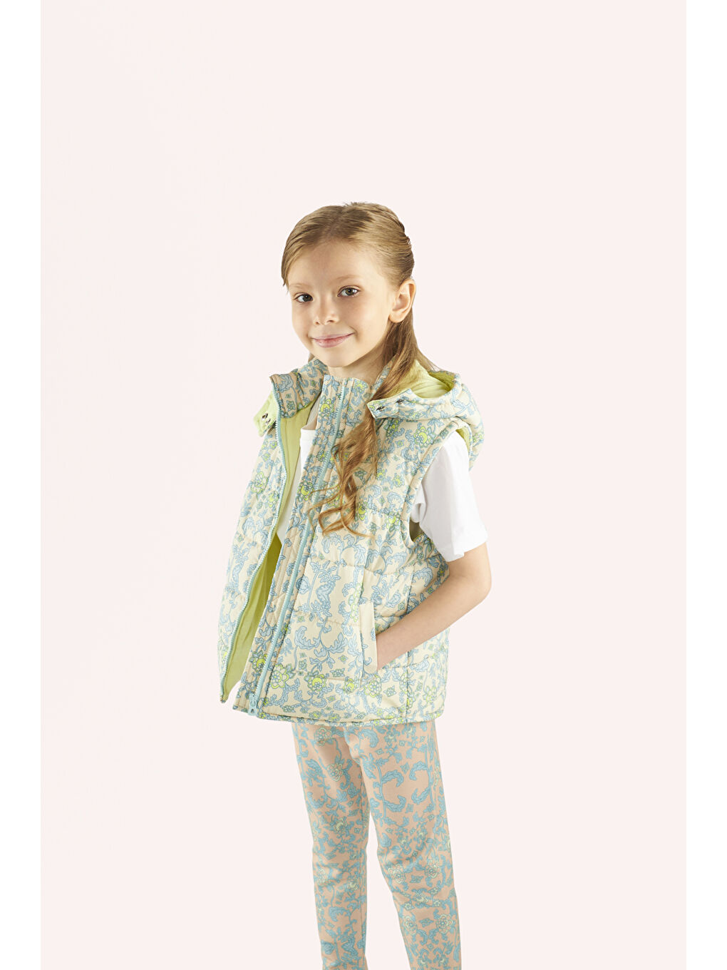 Kız Çocuk Desenli Bej Micro Yelek-1