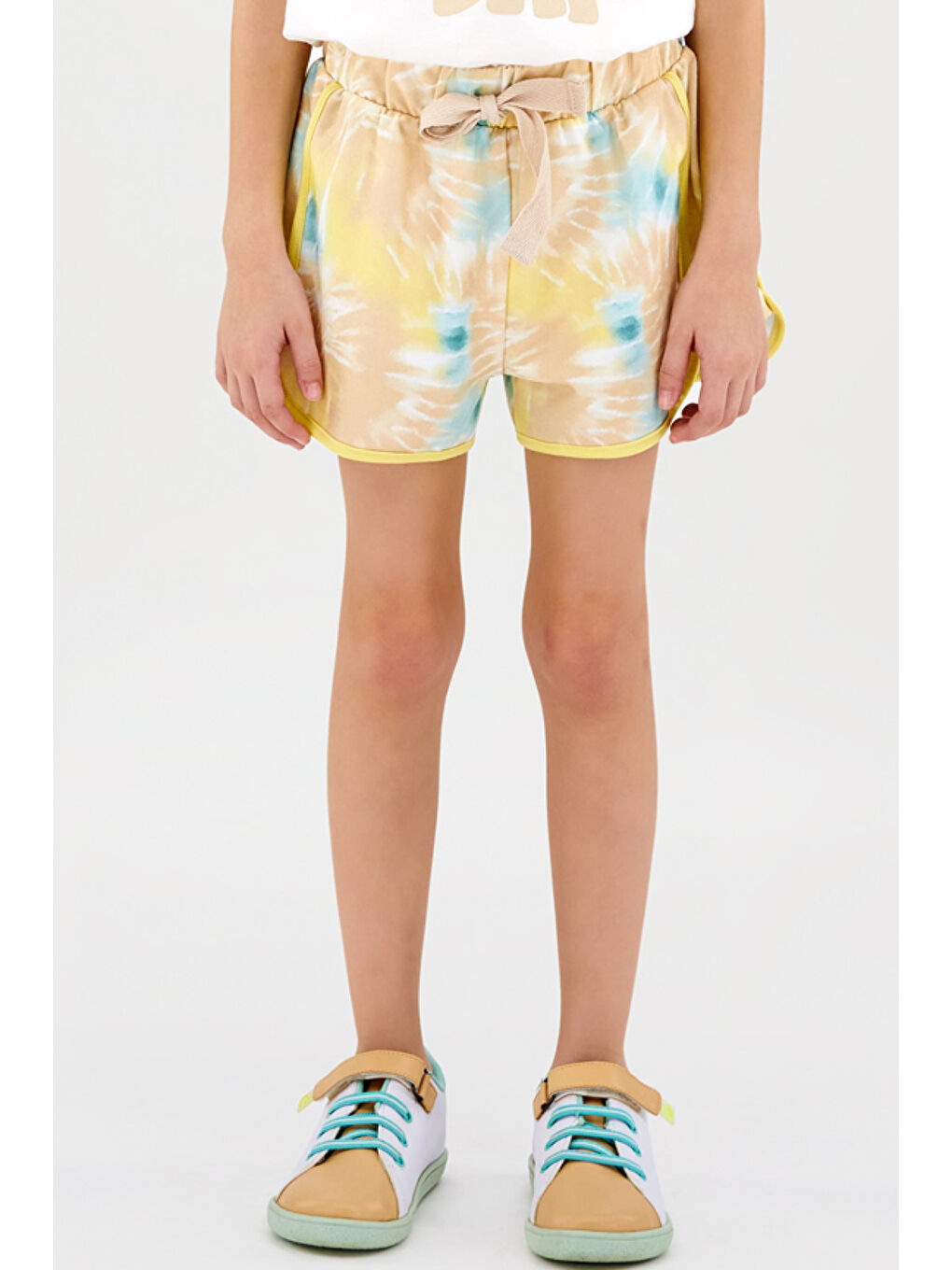 Kız Çocuk Batik Desenli Bej Şort-1