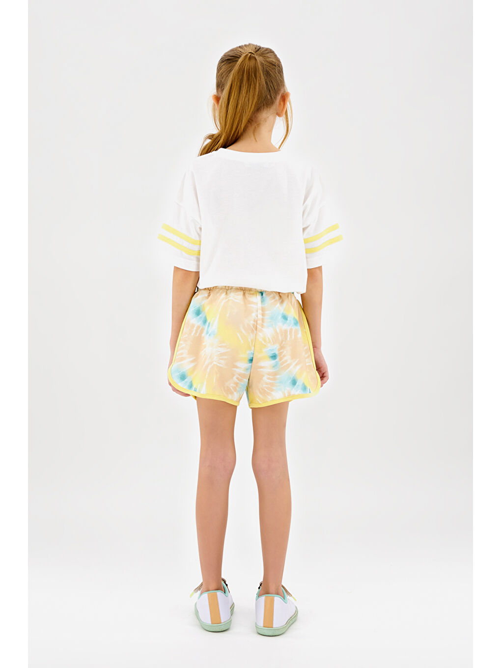 Kız Çocuk Batik Desenli Bej Şort-2