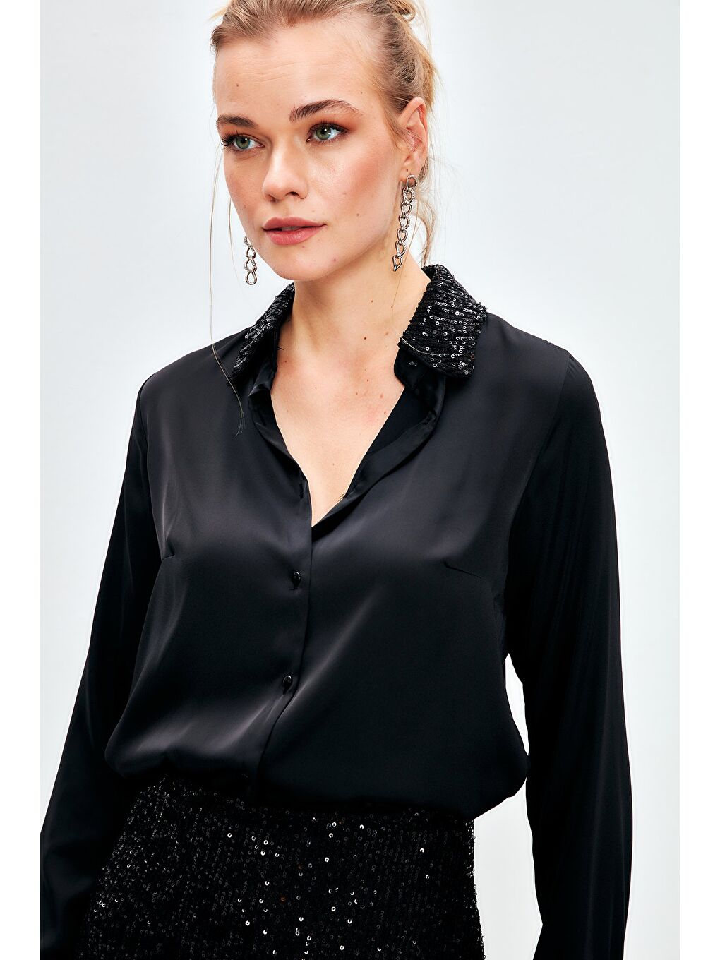 Payet Detaylı Saten Gömlek - Siyah-1