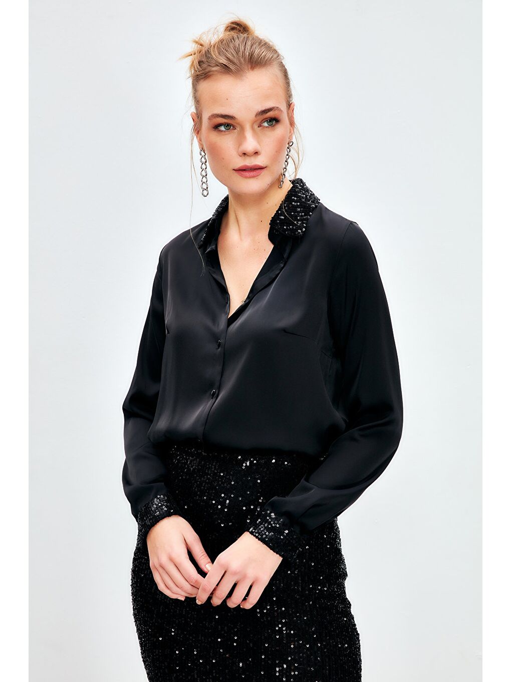 Payet Detaylı Saten Gömlek - Siyah-2