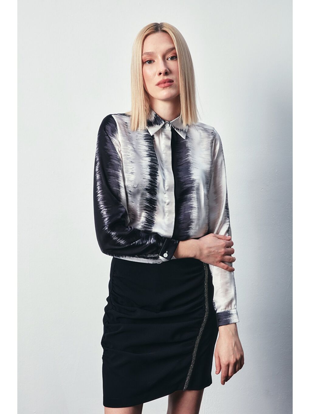 Desenli Düz Gömlek - Siyah-1