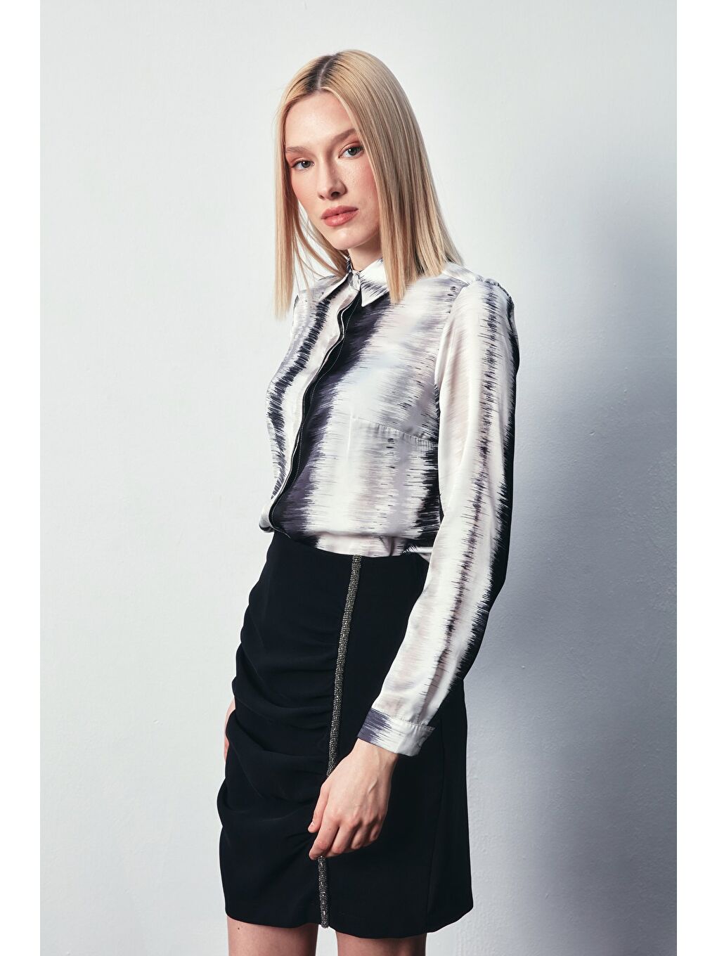 Desenli Düz Gömlek - Siyah-2