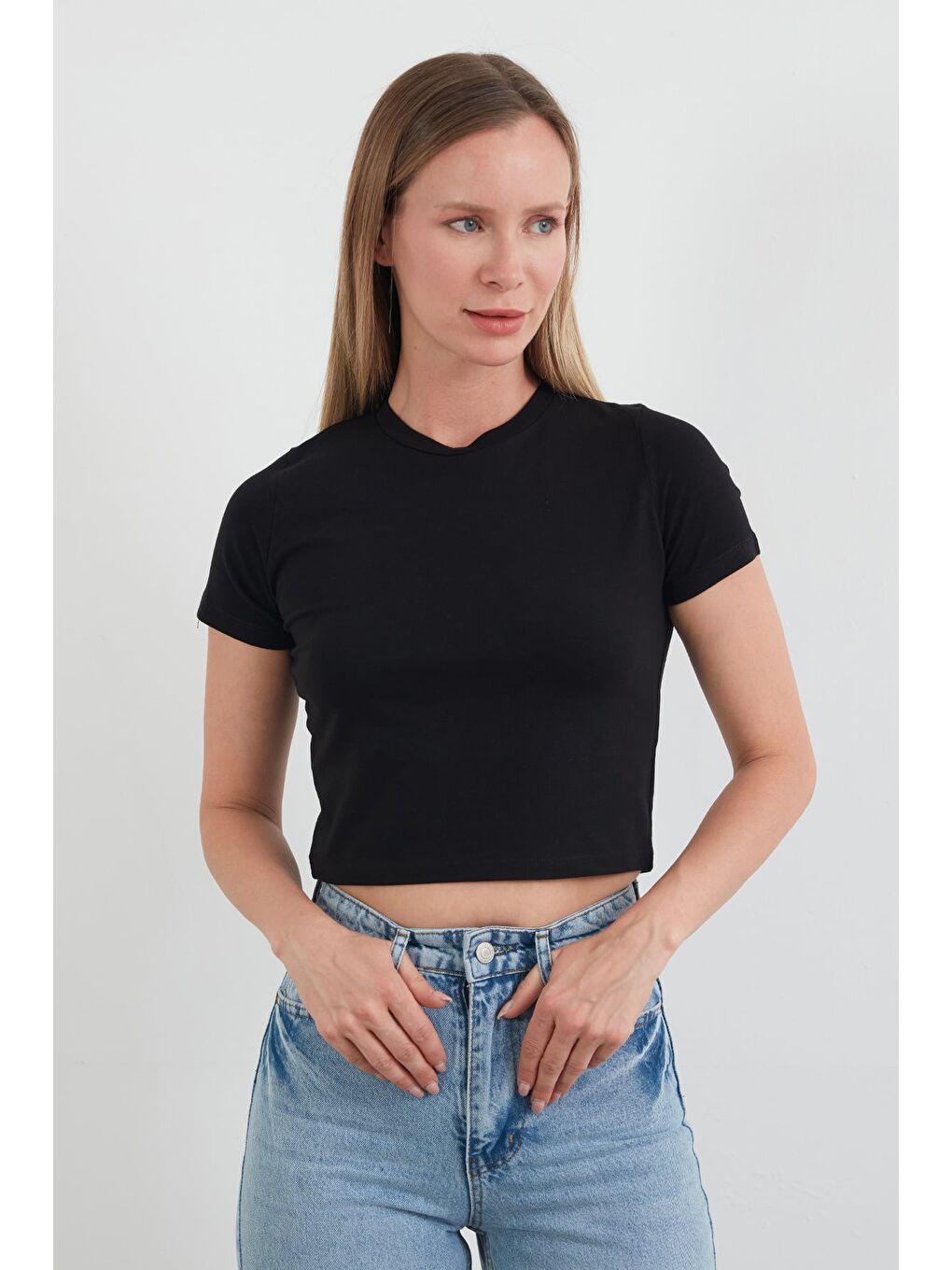 Siyah Basic Bisiklet Yaka Crop Tişört