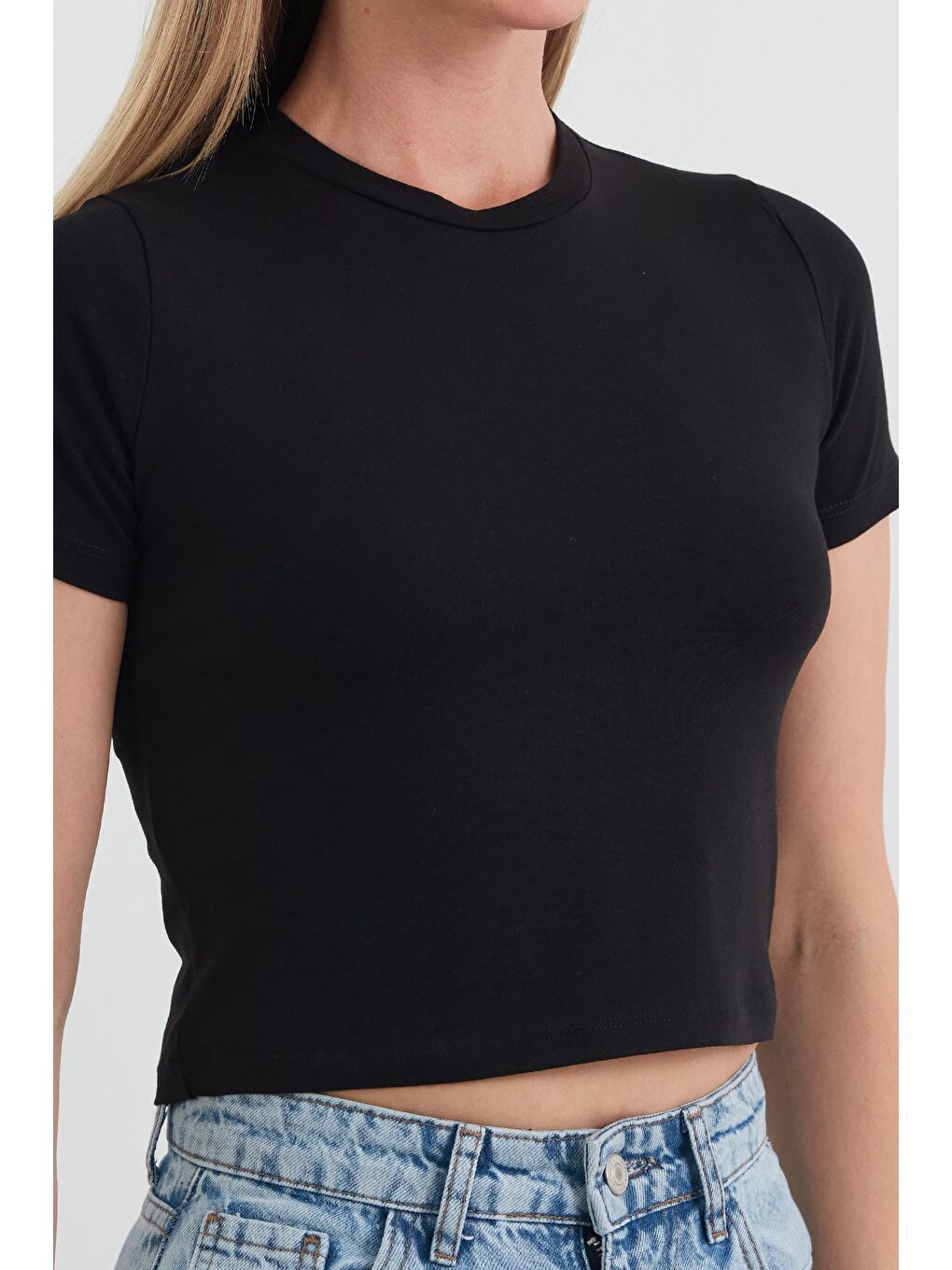 Siyah Basic Bisiklet Yaka Crop Tişört-4