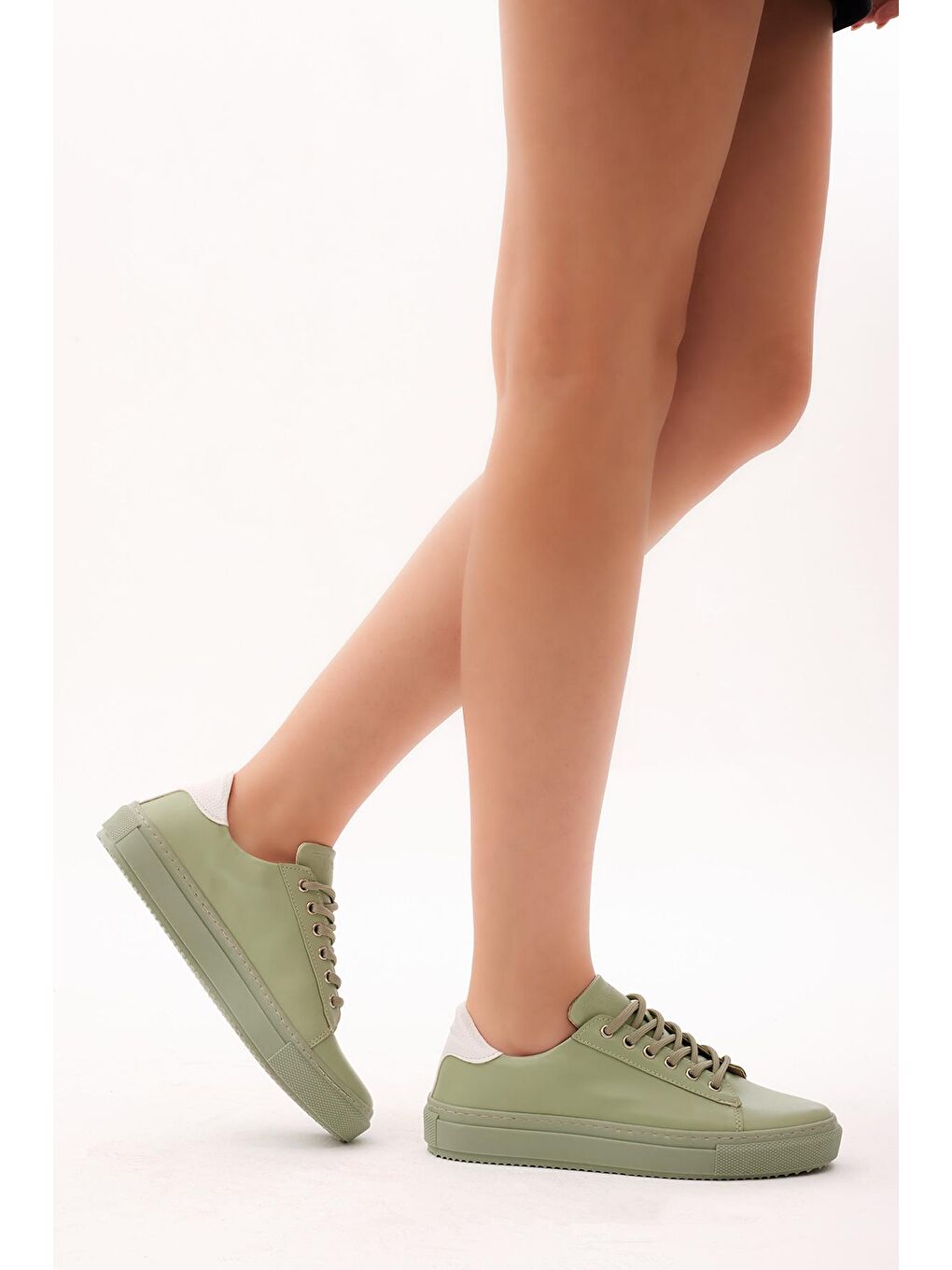 Kadın Yeşil Rahat Kalıp Kuzu Derisi Bağcıklı Sneaker-2