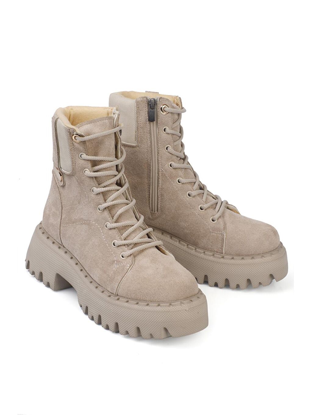 Bej Yuvarlak Burunlu Trak Tabanlı Aksesuarlı Kadın Bot-1