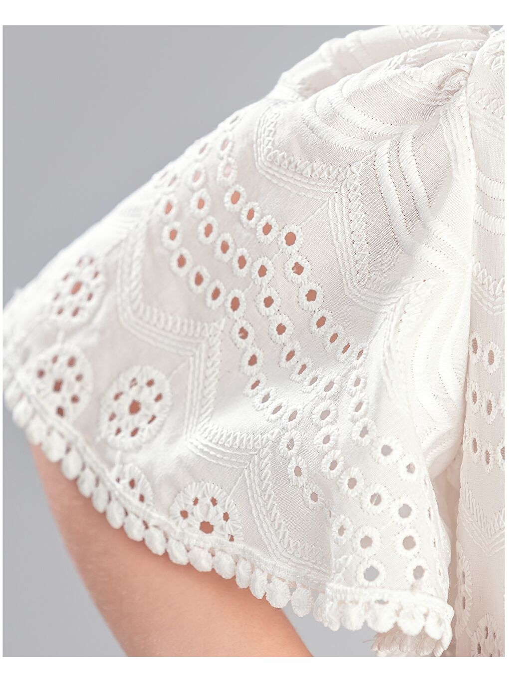 Beyaz Kız Çocuk Çantalı Brode Elbise-4