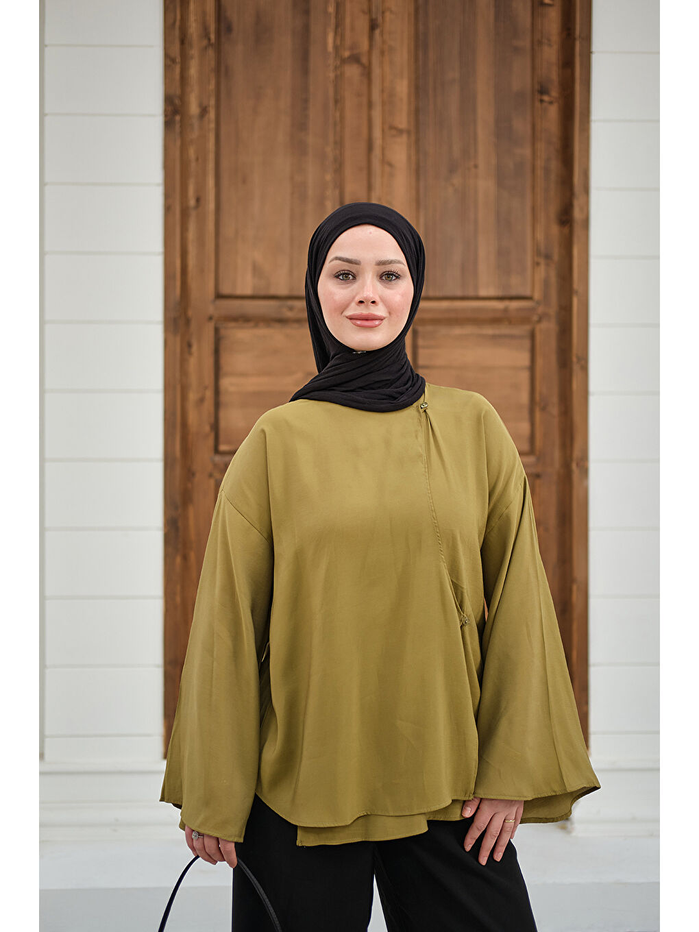 Kadın Yandan Düğmeli İçten Bağlama Detay Gömlek Yağ Yeşil